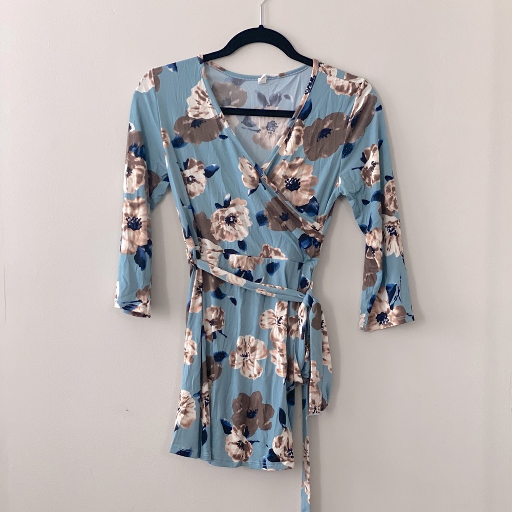 Pinkblush Maternity Blue Floral Sash Tie Top size small